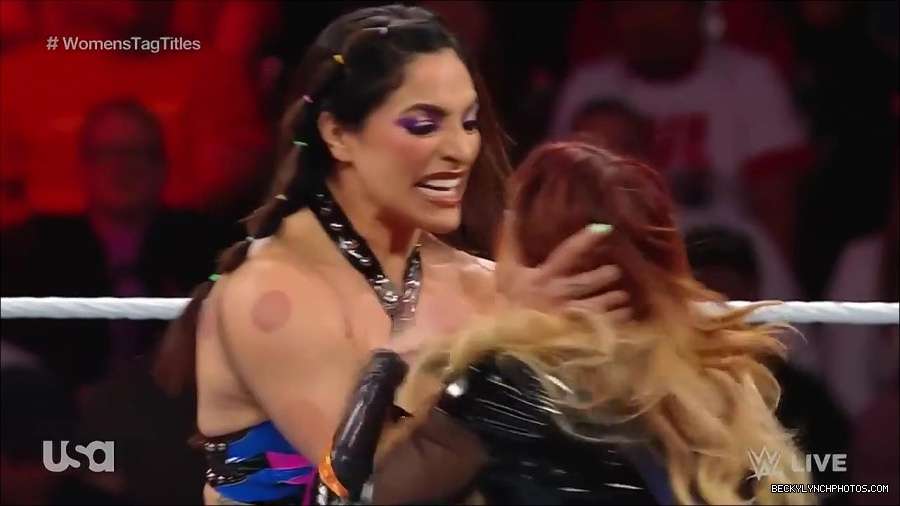 WWE_Monday_Night_Raw_2023_04_10_720p_HDTV_x264-NWCHD_mp4_002128113.jpg