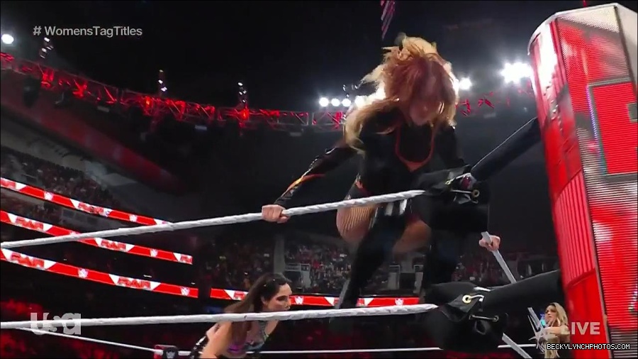 WWE_Monday_Night_Raw_2023_04_10_720p_HDTV_x264-NWCHD_mp4_002150536.jpg