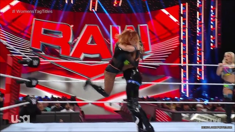WWE_Monday_Night_Raw_2023_04_10_720p_HDTV_x264-NWCHD_mp4_002152137.jpg