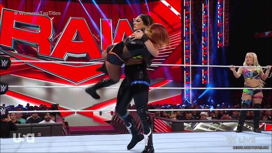 WWE_Monday_Night_Raw_2023_04_10_720p_HDTV_x264-NWCHD_mp4_002152938.jpg