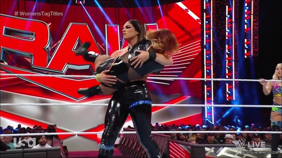 WWE_Monday_Night_Raw_2023_04_10_720p_HDTV_x264-NWCHD_mp4_002153338.jpg