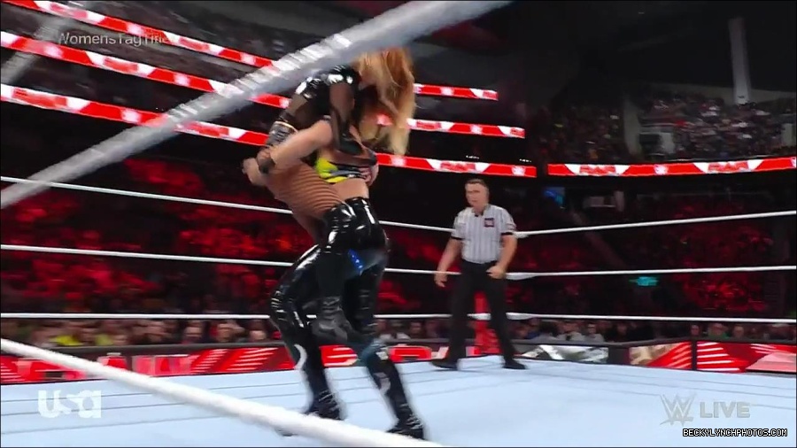 WWE_Monday_Night_Raw_2023_04_10_720p_HDTV_x264-NWCHD_mp4_002159745.jpg