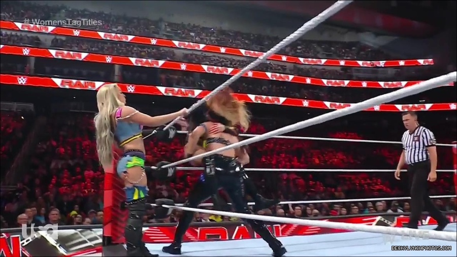 WWE_Monday_Night_Raw_2023_04_10_720p_HDTV_x264-NWCHD_mp4_002160546.jpg