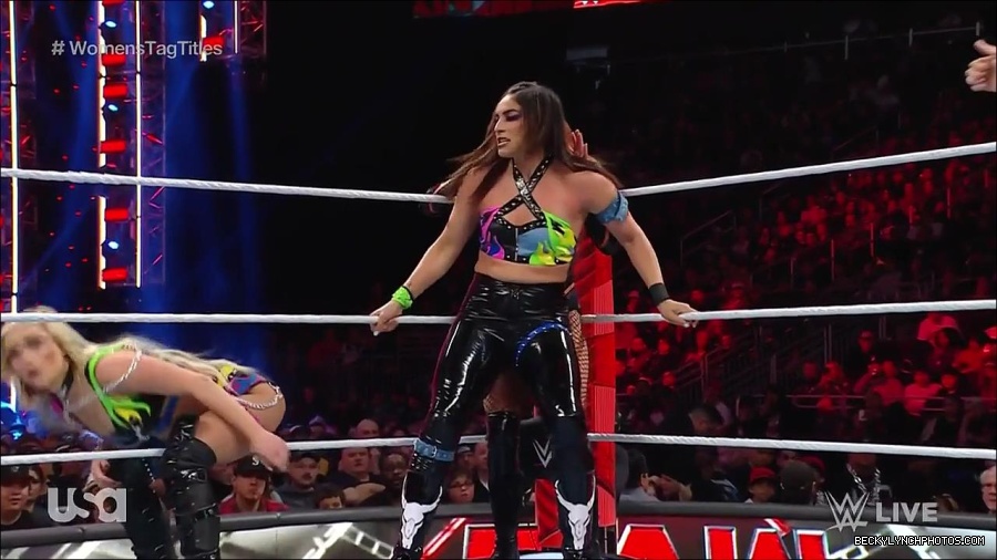 WWE_Monday_Night_Raw_2023_04_10_720p_HDTV_x264-NWCHD_mp4_002164550.jpg