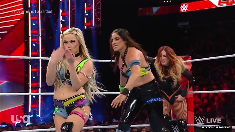 WWE_Monday_Night_Raw_2023_04_10_720p_HDTV_x264-NWCHD_mp4_002166151.jpg