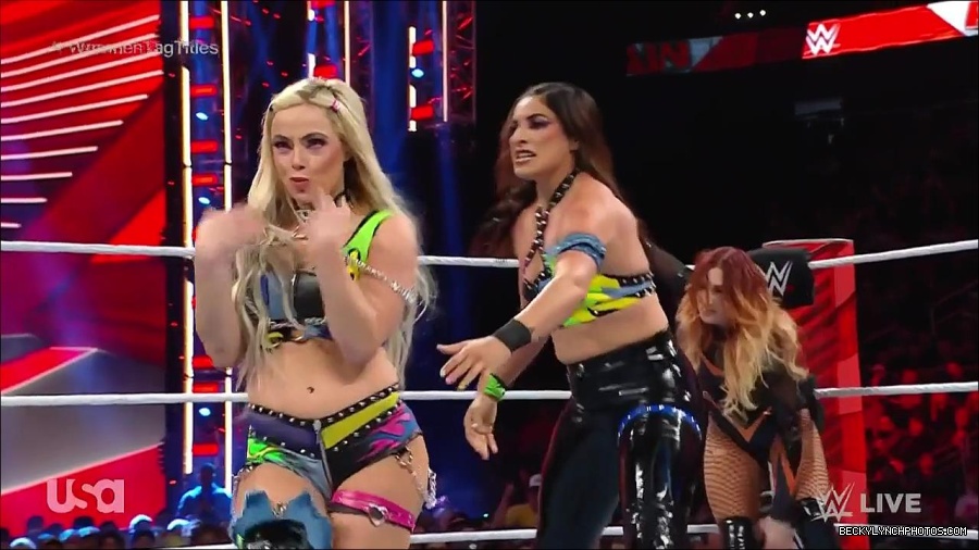 WWE_Monday_Night_Raw_2023_04_10_720p_HDTV_x264-NWCHD_mp4_002166552.jpg