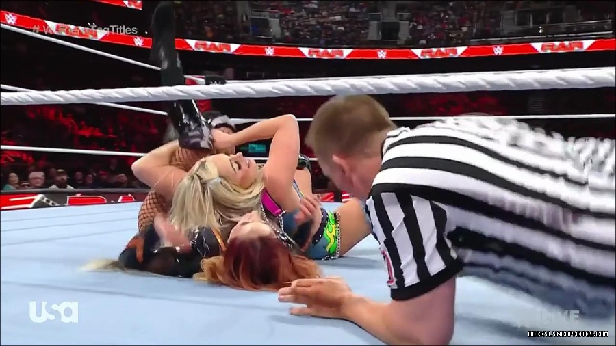 WWE_Monday_Night_Raw_2023_04_10_720p_HDTV_x264-NWCHD_mp4_002181767.jpg