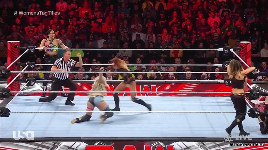 WWE_Monday_Night_Raw_2023_04_10_720p_HDTV_x264-NWCHD_mp4_002200185.jpg