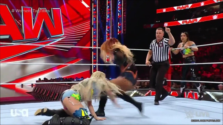 WWE_Monday_Night_Raw_2023_04_10_720p_HDTV_x264-NWCHD_mp4_002200586.jpg