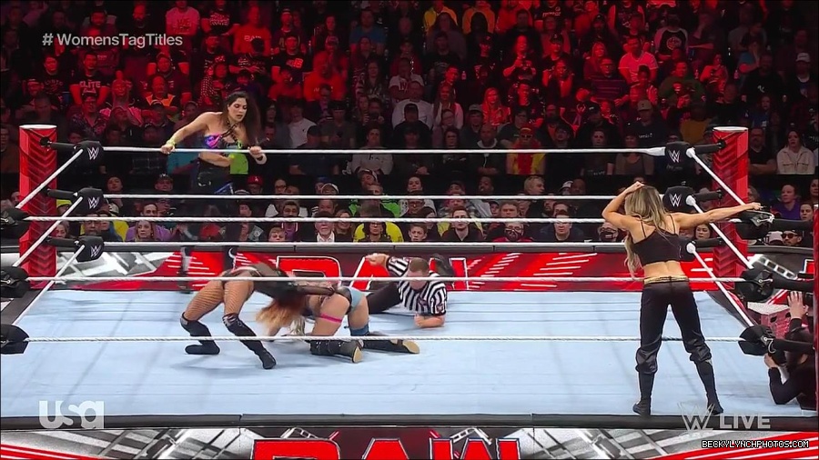 WWE_Monday_Night_Raw_2023_04_10_720p_HDTV_x264-NWCHD_mp4_002202588.jpg