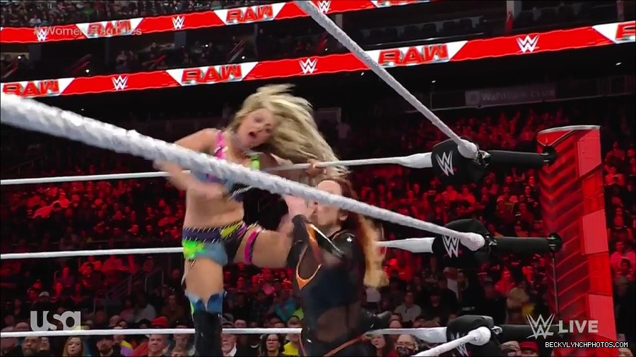 WWE_Monday_Night_Raw_2023_04_10_720p_HDTV_x264-NWCHD_mp4_002216201.jpg