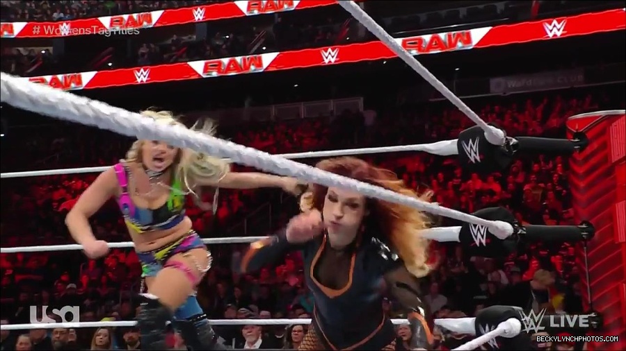 WWE_Monday_Night_Raw_2023_04_10_720p_HDTV_x264-NWCHD_mp4_002216602.jpg
