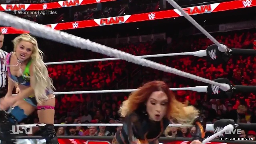 WWE_Monday_Night_Raw_2023_04_10_720p_HDTV_x264-NWCHD_mp4_002217002.jpg