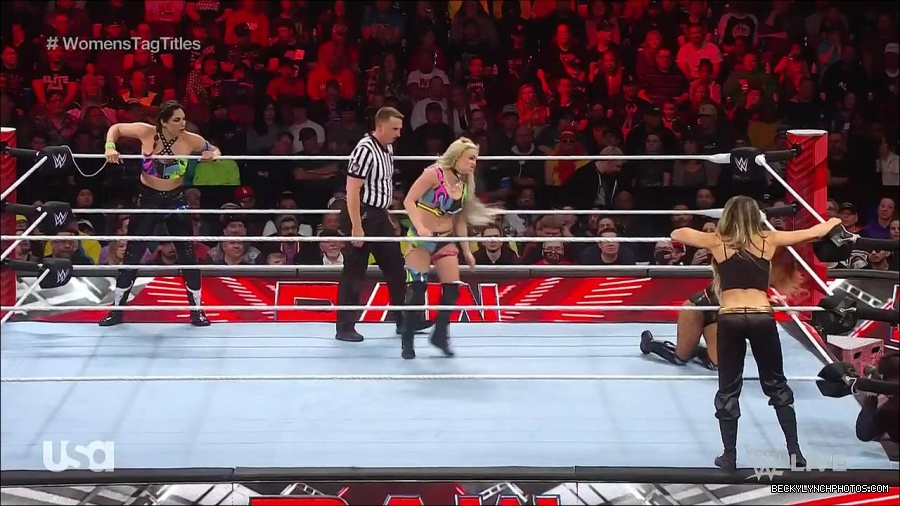 WWE_Monday_Night_Raw_2023_04_10_720p_HDTV_x264-NWCHD_mp4_002217402.jpg