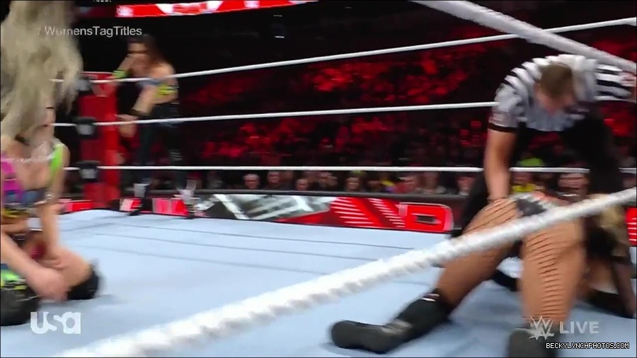 WWE_Monday_Night_Raw_2023_04_10_720p_HDTV_x264-NWCHD_mp4_002220606.jpg