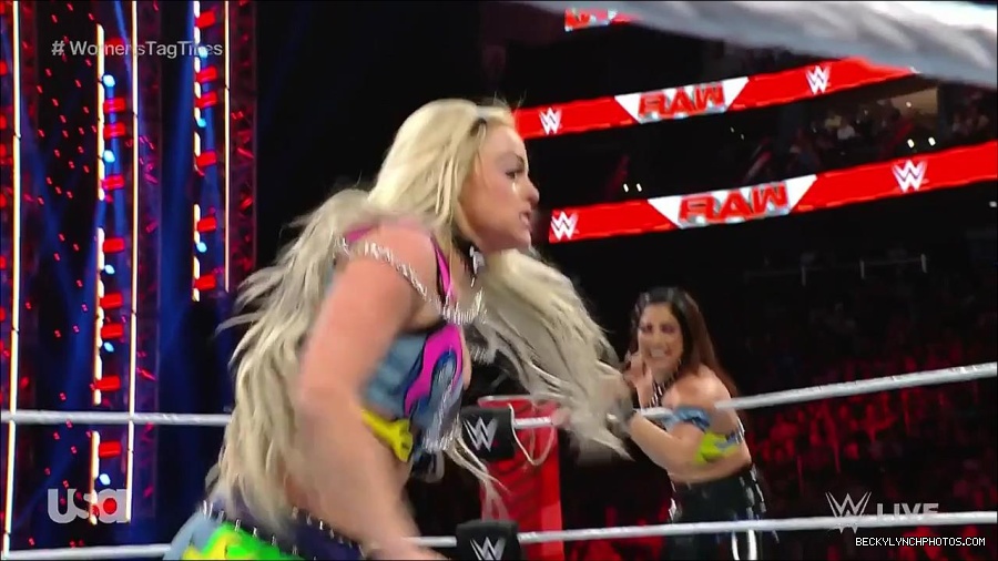 WWE_Monday_Night_Raw_2023_04_10_720p_HDTV_x264-NWCHD_mp4_002222608.jpg