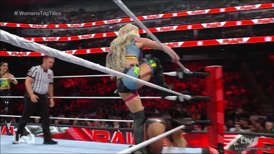 WWE_Monday_Night_Raw_2023_04_10_720p_HDTV_x264-NWCHD_mp4_002223809.jpg