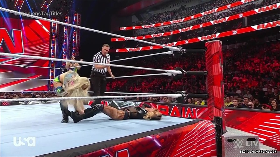 WWE_Monday_Night_Raw_2023_04_10_720p_HDTV_x264-NWCHD_mp4_002227012.jpg