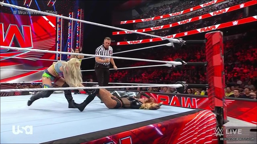 WWE_Monday_Night_Raw_2023_04_10_720p_HDTV_x264-NWCHD_mp4_002227412.jpg