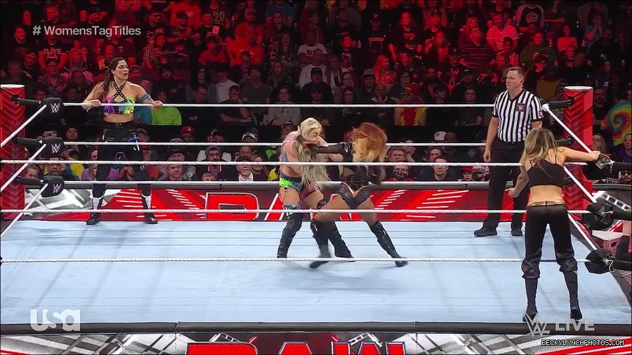 WWE_Monday_Night_Raw_2023_04_10_720p_HDTV_x264-NWCHD_mp4_002239925.jpg