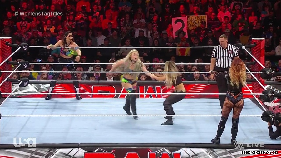 WWE_Monday_Night_Raw_2023_04_10_720p_HDTV_x264-NWCHD_mp4_002261947.jpg
