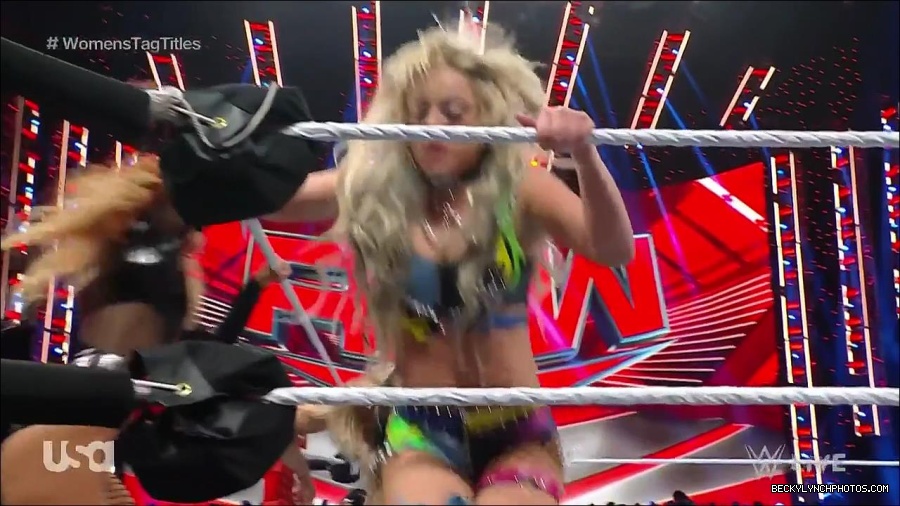 WWE_Monday_Night_Raw_2023_04_10_720p_HDTV_x264-NWCHD_mp4_002265951.jpg