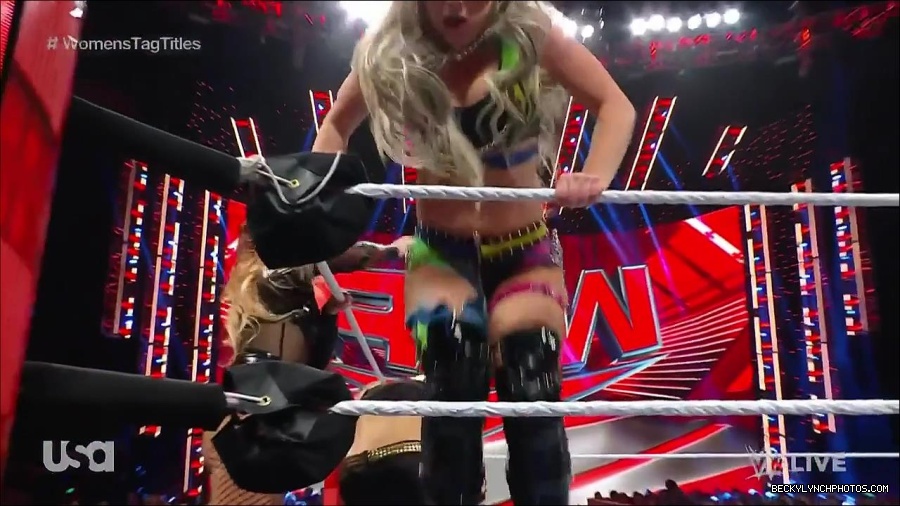 WWE_Monday_Night_Raw_2023_04_10_720p_HDTV_x264-NWCHD_mp4_002266351.jpg