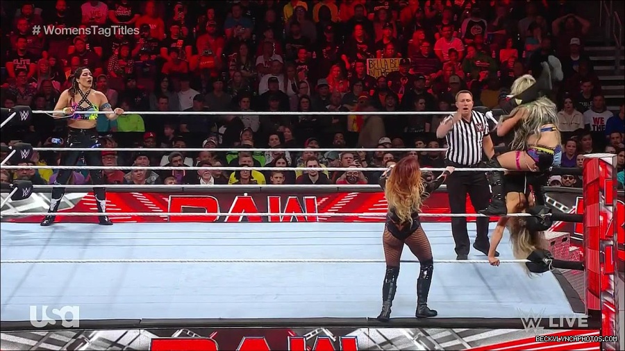 WWE_Monday_Night_Raw_2023_04_10_720p_HDTV_x264-NWCHD_mp4_002272357.jpg