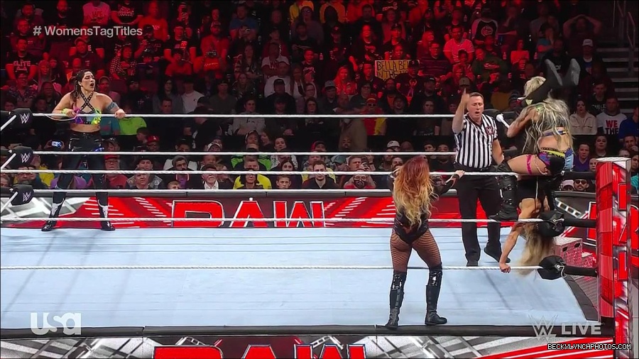WWE_Monday_Night_Raw_2023_04_10_720p_HDTV_x264-NWCHD_mp4_002272758.jpg