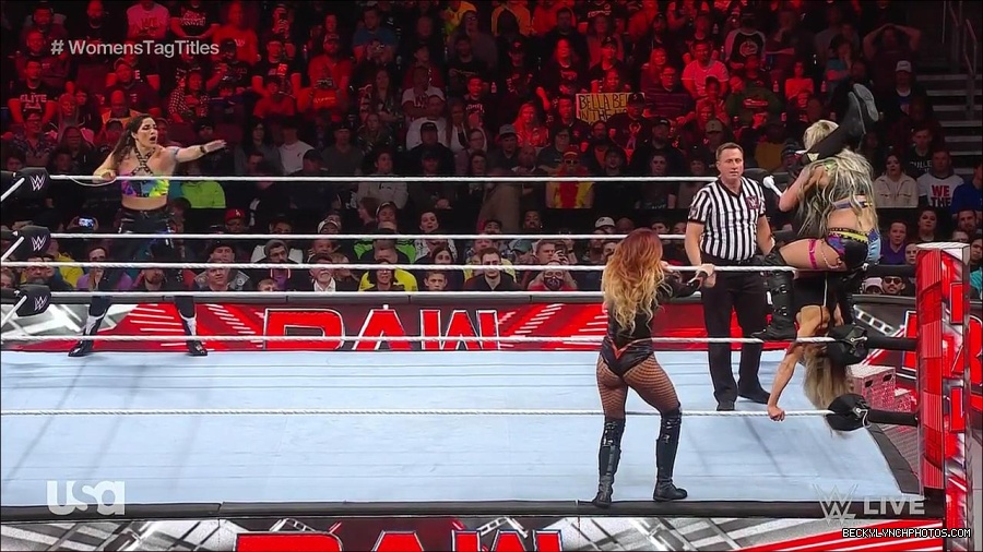 WWE_Monday_Night_Raw_2023_04_10_720p_HDTV_x264-NWCHD_mp4_002273158.jpg