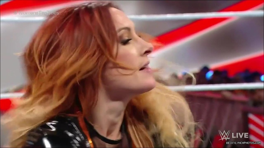 WWE_Monday_Night_Raw_2023_04_10_720p_HDTV_x264-NWCHD_mp4_002298383.jpg