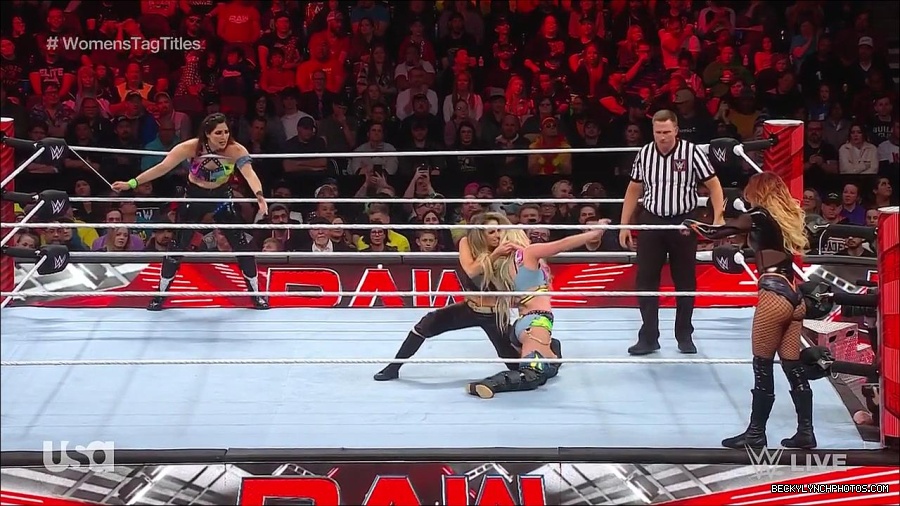 WWE_Monday_Night_Raw_2023_04_10_720p_HDTV_x264-NWCHD_mp4_002326812.jpg