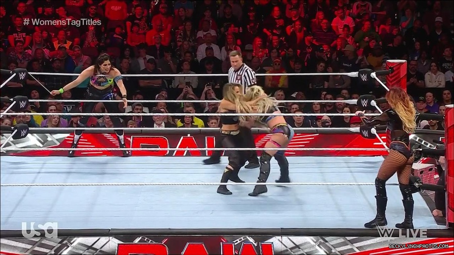 WWE_Monday_Night_Raw_2023_04_10_720p_HDTV_x264-NWCHD_mp4_002329614.jpg