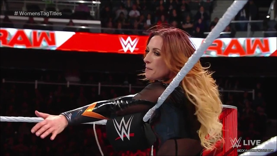 WWE_Monday_Night_Raw_2023_04_10_720p_HDTV_x264-NWCHD_mp4_002348033.jpg