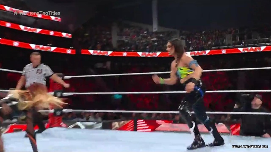 WWE_Monday_Night_Raw_2023_04_10_720p_HDTV_x264-NWCHD_mp4_002358043.jpg
