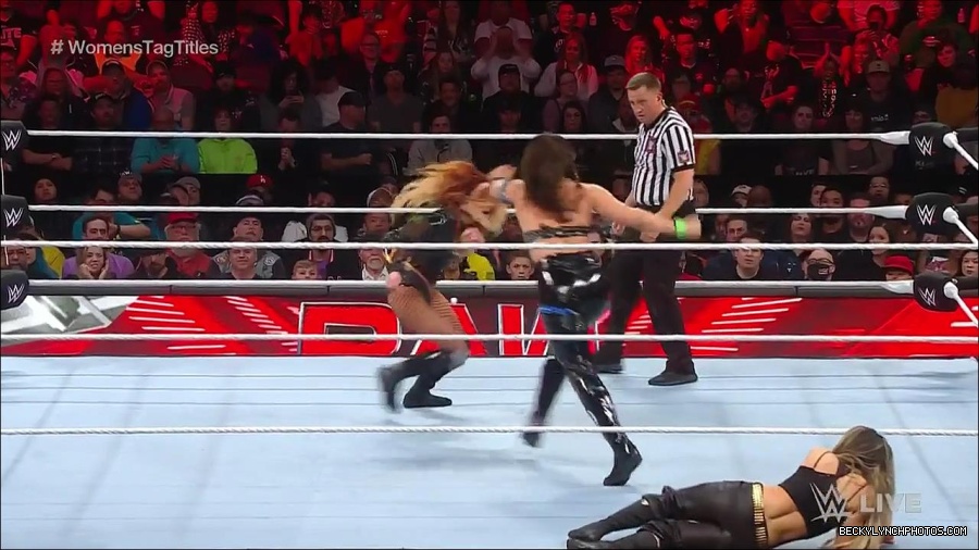WWE_Monday_Night_Raw_2023_04_10_720p_HDTV_x264-NWCHD_mp4_002358443.jpg