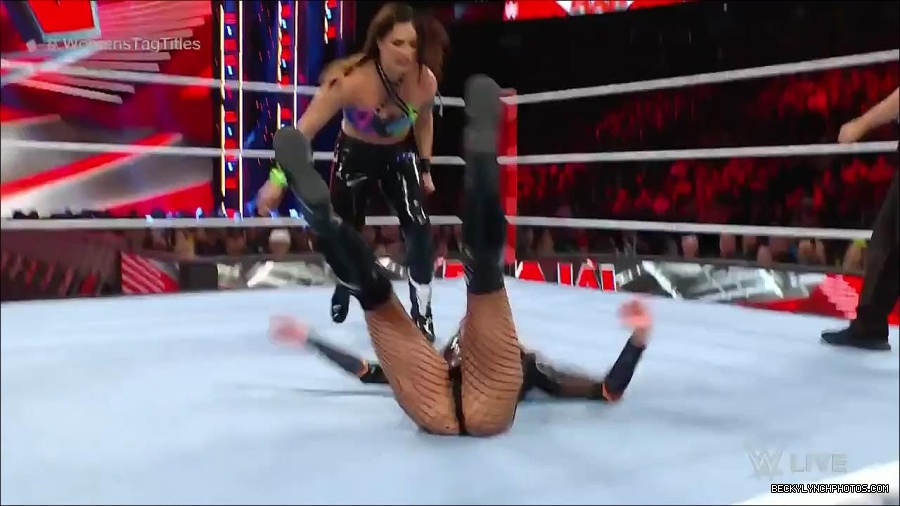 WWE_Monday_Night_Raw_2023_04_10_720p_HDTV_x264-NWCHD_mp4_002359244.jpg