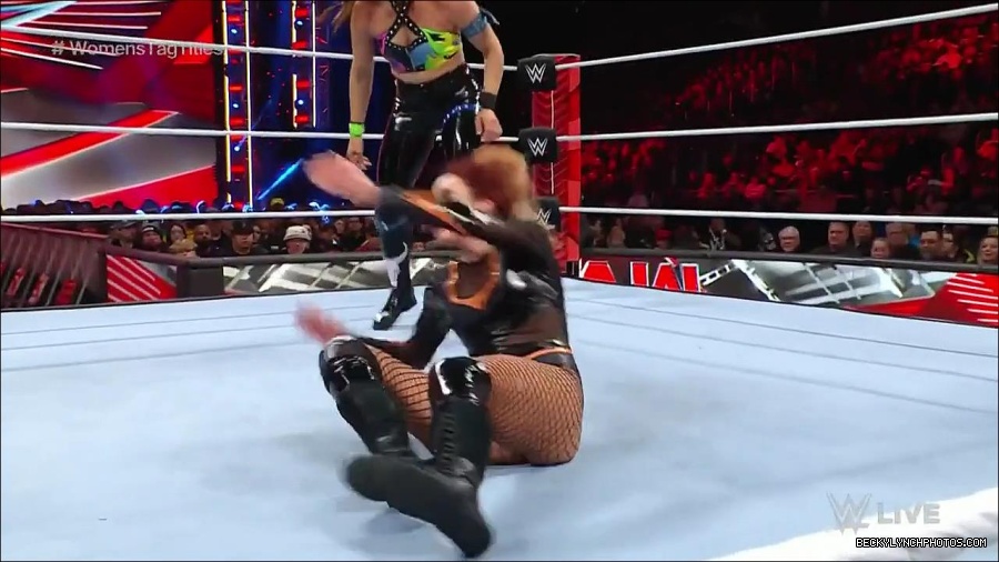 WWE_Monday_Night_Raw_2023_04_10_720p_HDTV_x264-NWCHD_mp4_002359644.jpg