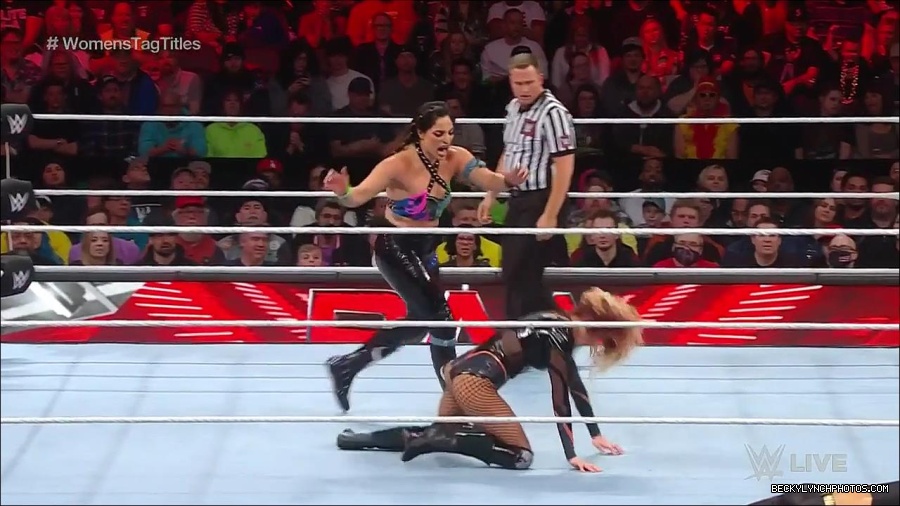 WWE_Monday_Night_Raw_2023_04_10_720p_HDTV_x264-NWCHD_mp4_002364850.jpg