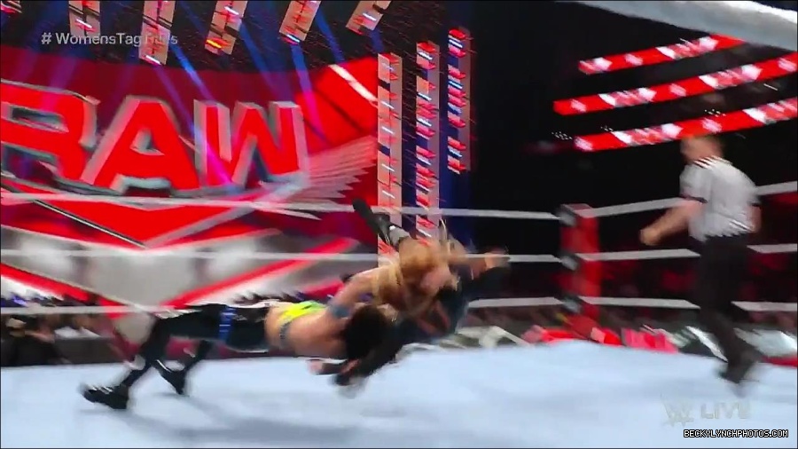 WWE_Monday_Night_Raw_2023_04_10_720p_HDTV_x264-NWCHD_mp4_002368854.jpg