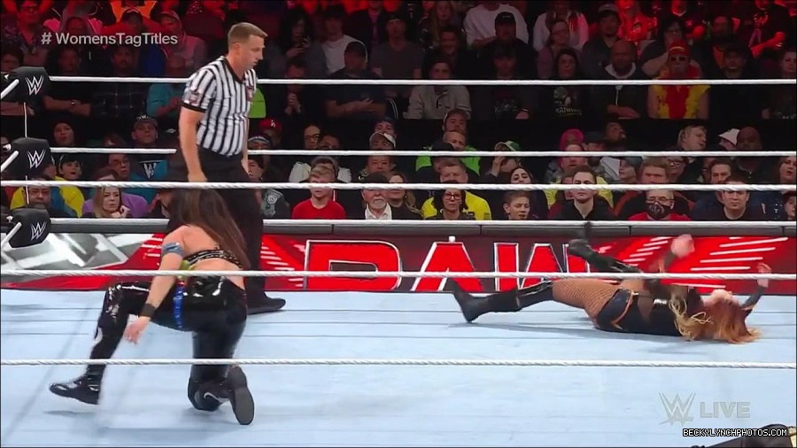 WWE_Monday_Night_Raw_2023_04_10_720p_HDTV_x264-NWCHD_mp4_002370455.jpg