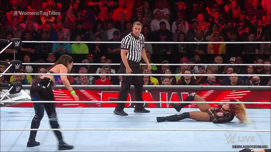 WWE_Monday_Night_Raw_2023_04_10_720p_HDTV_x264-NWCHD_mp4_002372057.jpg