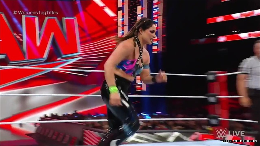 WWE_Monday_Night_Raw_2023_04_10_720p_HDTV_x264-NWCHD_mp4_002373258.jpg