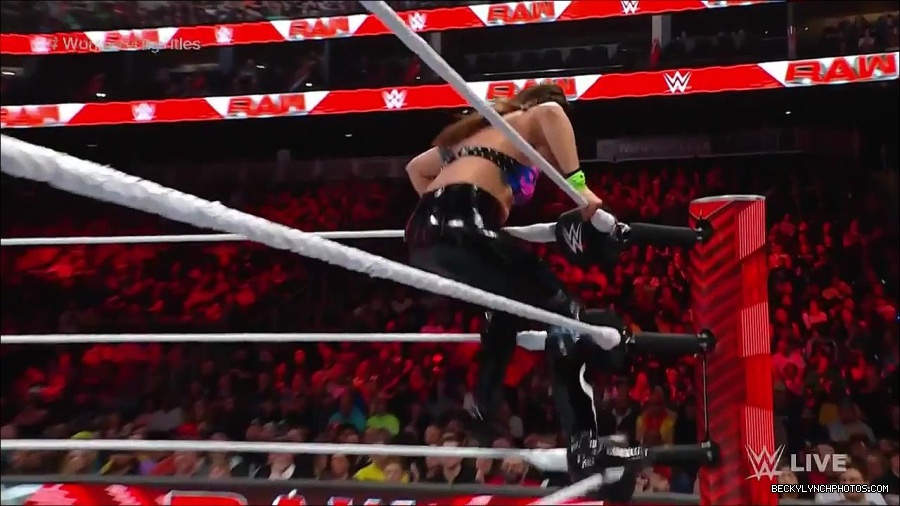 WWE_Monday_Night_Raw_2023_04_10_720p_HDTV_x264-NWCHD_mp4_002374860.jpg