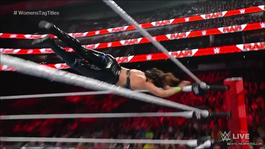 WWE_Monday_Night_Raw_2023_04_10_720p_HDTV_x264-NWCHD_mp4_002376461.jpg