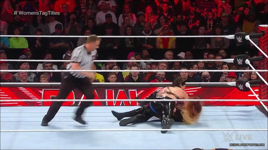 WWE_Monday_Night_Raw_2023_04_10_720p_HDTV_x264-NWCHD_mp4_002378864.jpg