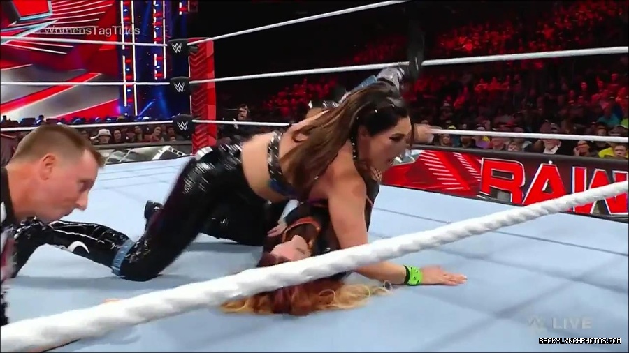 WWE_Monday_Night_Raw_2023_04_10_720p_HDTV_x264-NWCHD_mp4_002381266.jpg