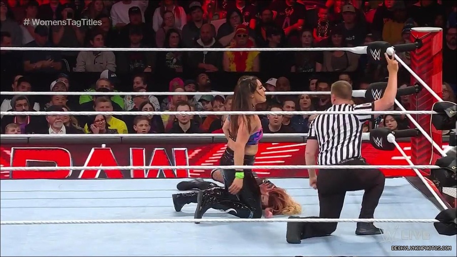 WWE_Monday_Night_Raw_2023_04_10_720p_HDTV_x264-NWCHD_mp4_002382467.jpg