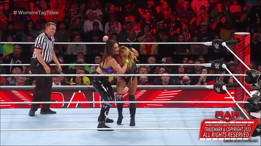 WWE_Monday_Night_Raw_2023_04_10_720p_HDTV_x264-NWCHD_mp4_002390475.jpg