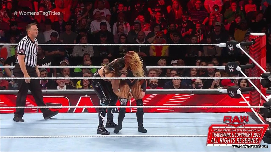 WWE_Monday_Night_Raw_2023_04_10_720p_HDTV_x264-NWCHD_mp4_002391276.jpg